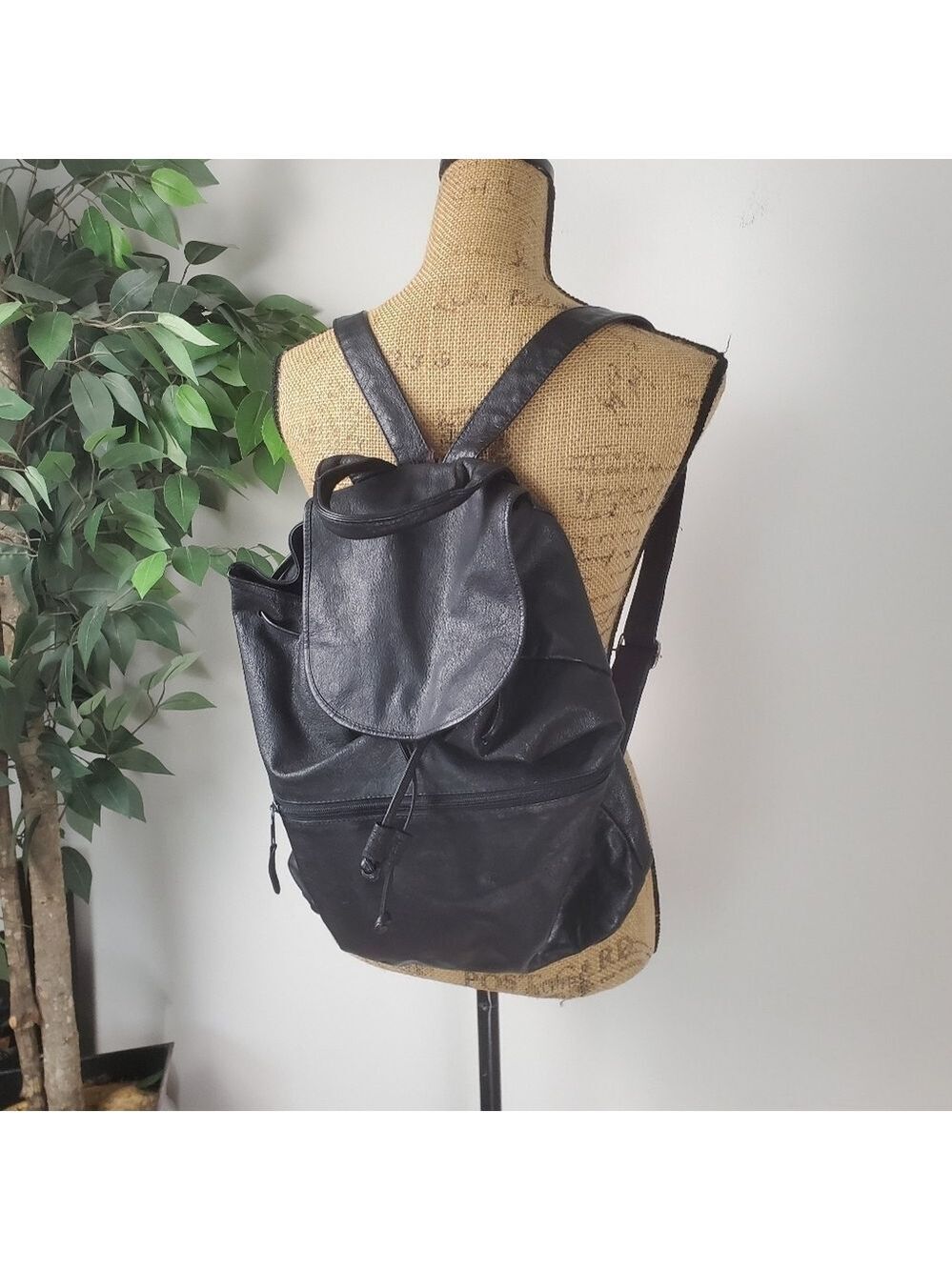 Vintage 90s Y2K Kenneth Cole Black Leather Backpack Bag Flap Adjustable Straps